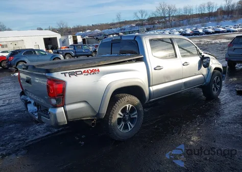 2018 Toyota Tacoma Trd Sport z USA, uszkodzony, nr VIN 5TFCZ5AN7JX129792